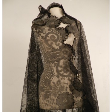 Mantilla de encaje antiguo de Chantilly (Francia) 256 x 130 cm #A1102