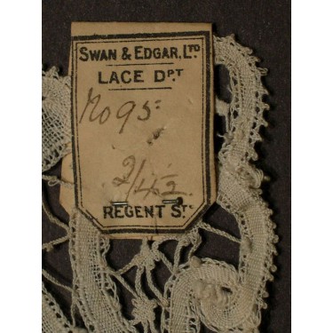 Aplicación de encaje antiguo Swan & Edgar, Inglaterra 20 x 32,5 cm #A0202