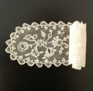 Cravate en dentelle ancienne d’Alençon (France) 112 x 9,5 cm #A0613