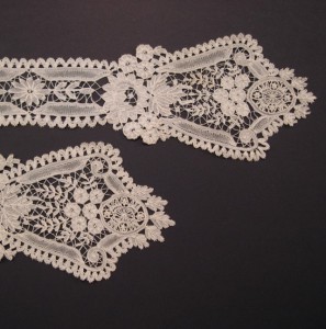 Cravate en dentelle ancienne, Belgique 106 x 11 cm #A0608
