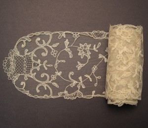 Cravate en dentelle ancienne de Bruxelles 116,5 x 11 cm #A0605